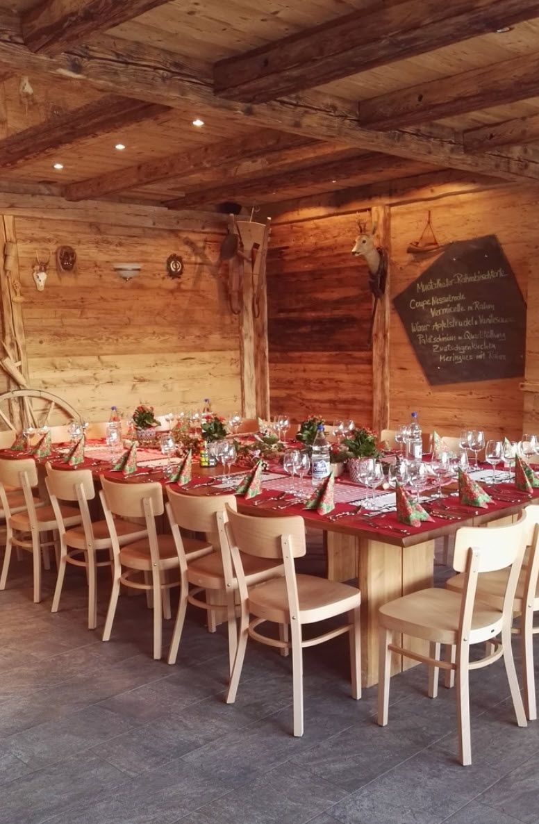 Gedeckte Tafel in der Älpli-Stube